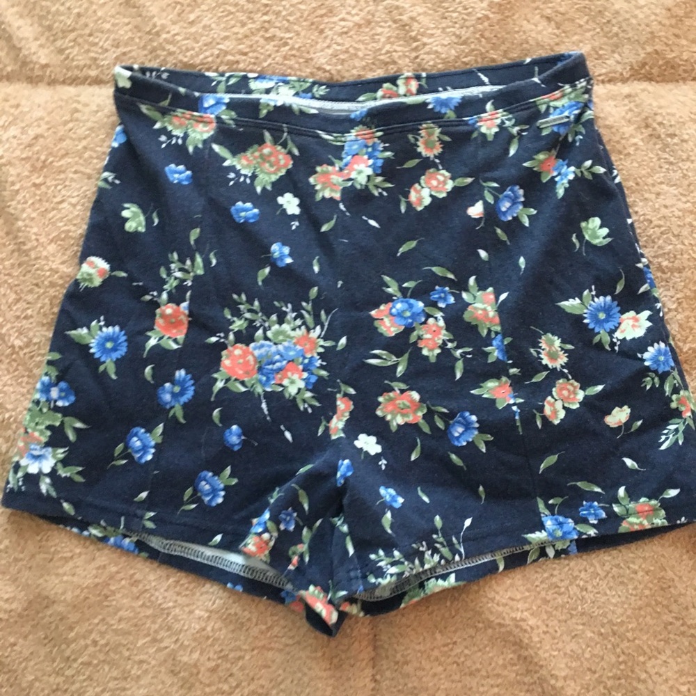 Hollister floral shorts